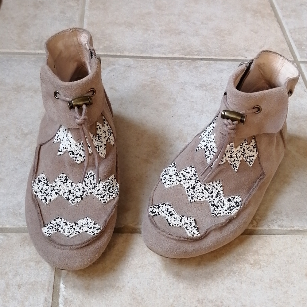 HOUSE OF HARLOW 1960 Suede Beaded Boots 6.5